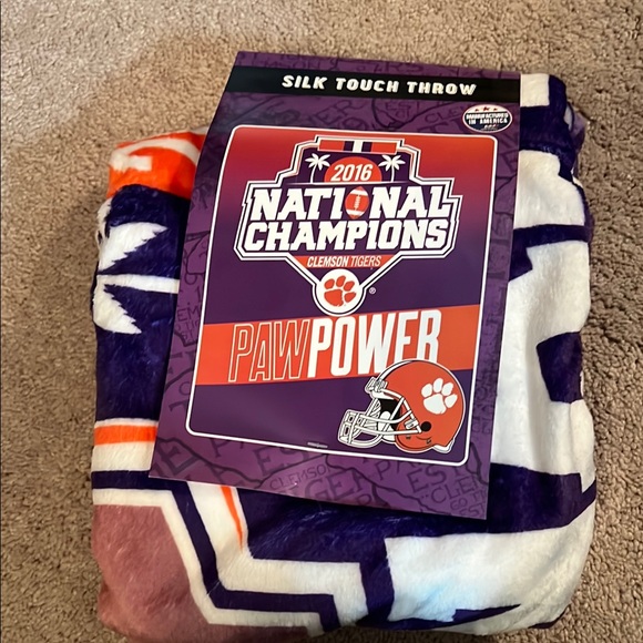 Clemson Tigers Silk Touch Throw Blanket - Picture 1 of 2